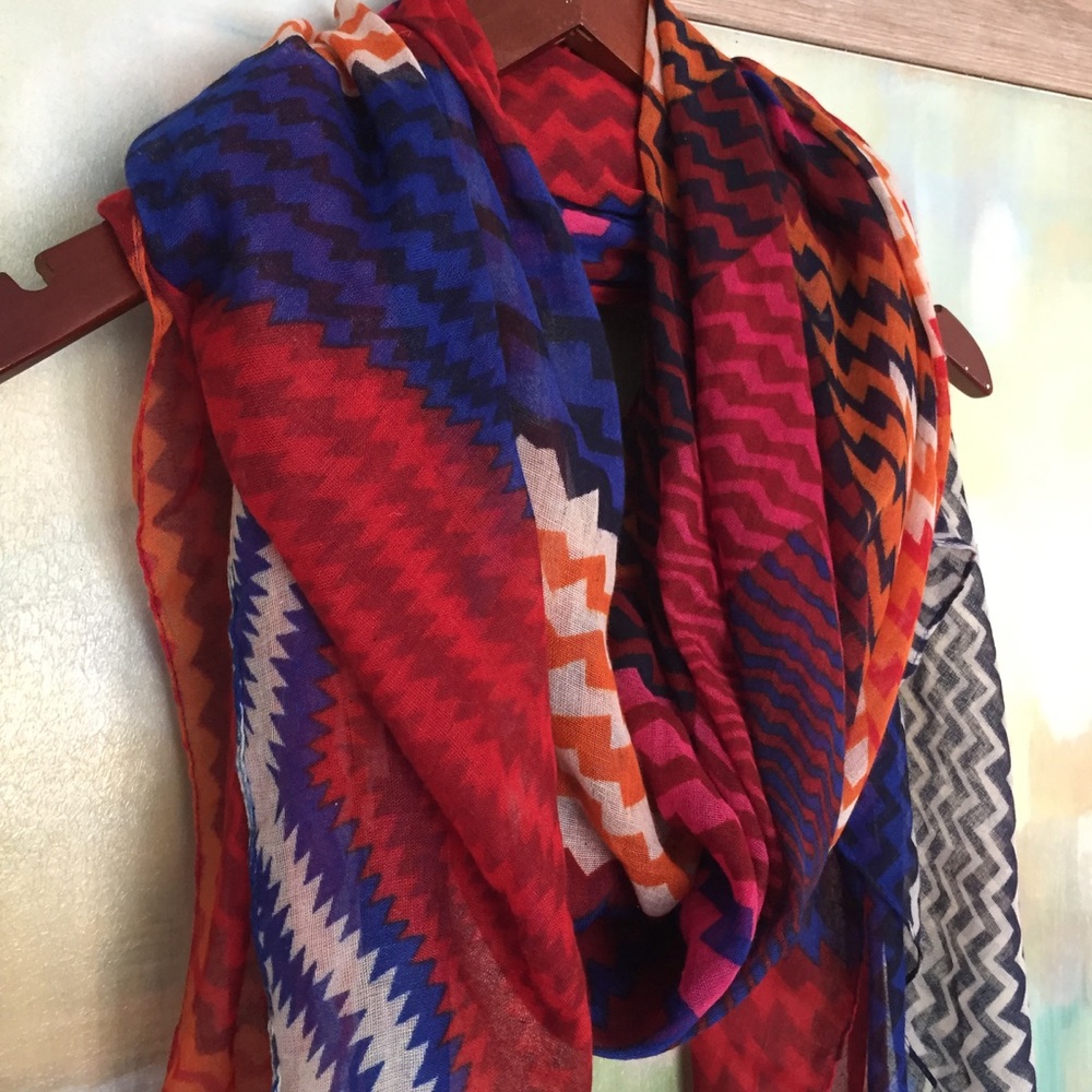 Italy Design Scarf - Picture 4 of 6
